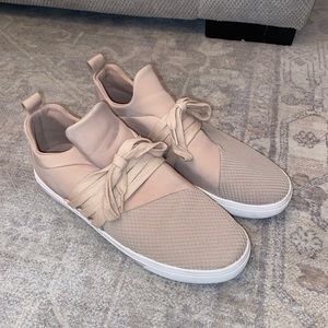 Women’s 8.5 Steve Madden nude pink athletic shoes